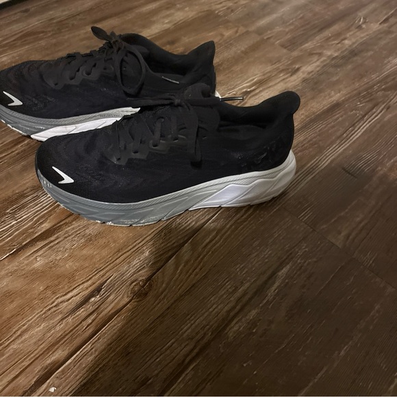 Hoka One One Womens Arahi 6 1123195 BWHT Black Running Shoes Sneakers Size 8.5 B - Picture 2 of 11